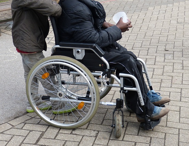 Rollstühle bewahren im Later die Mobilität